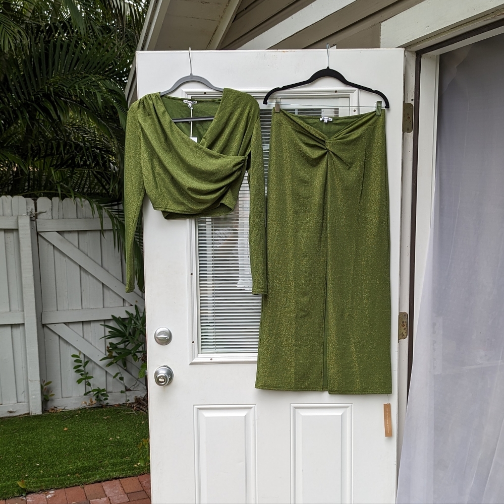 Worn once Reformation Herron knit 2 piece green sparkle skirt set, size L